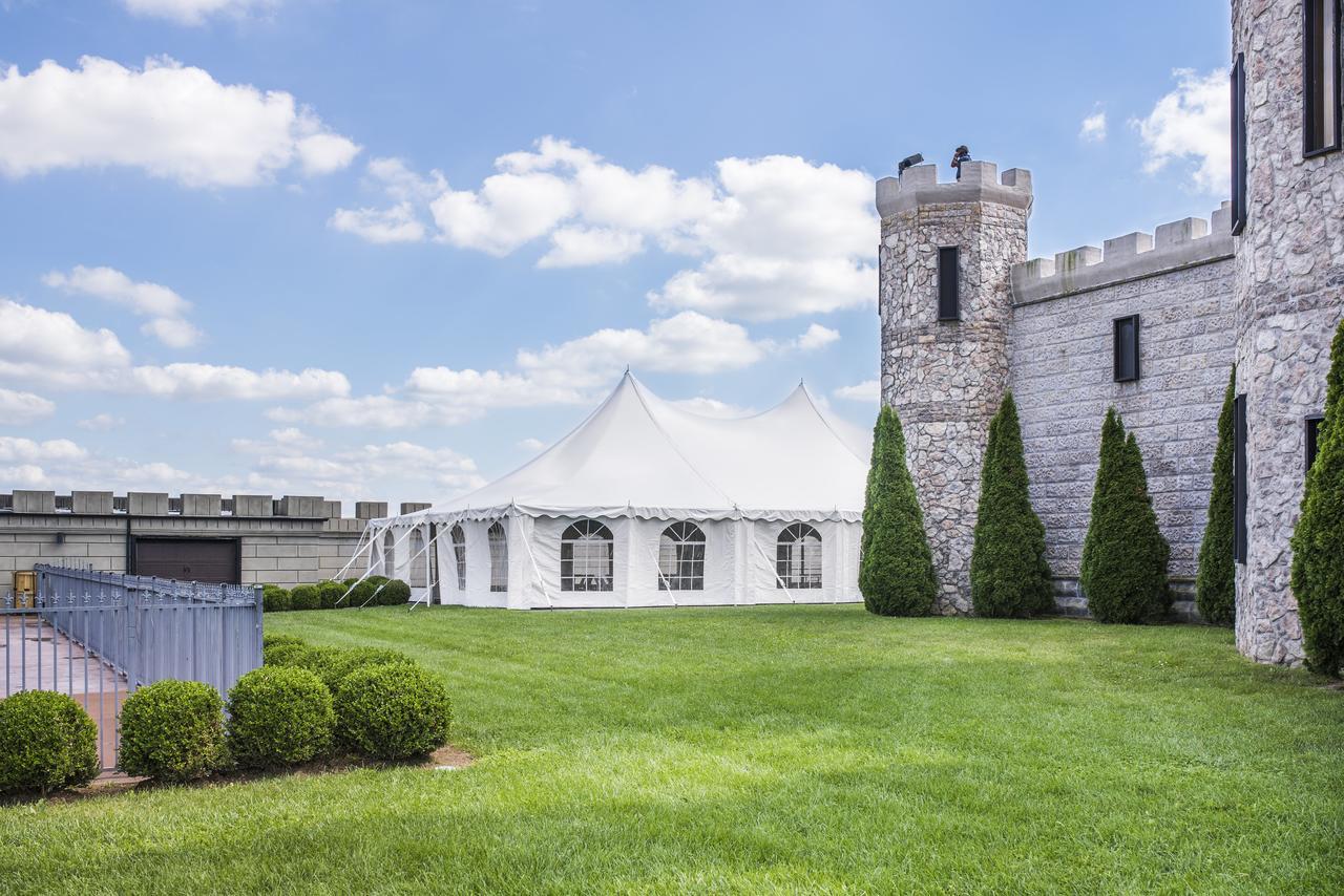Отель Kentucky Castle Versailles Экстерьер фото